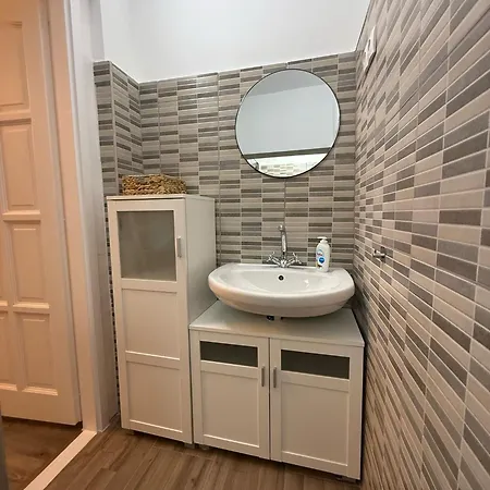 Offline Vendeghaz 招待所 *