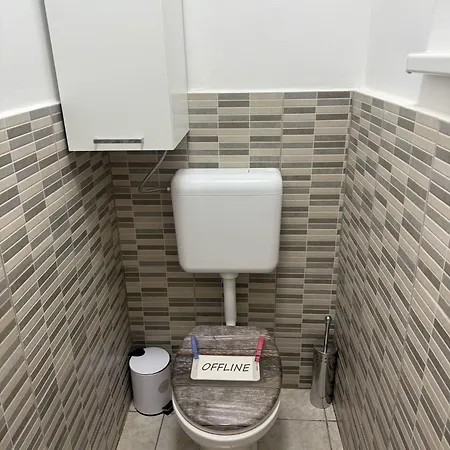 Offline Vendeghaz 招待所 *